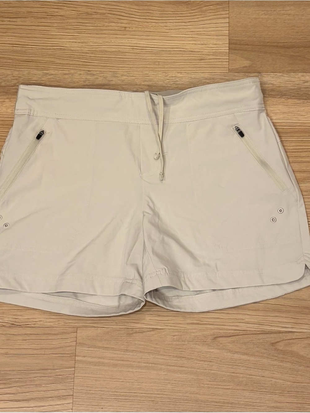 5/$26 Light Beige Women’s Performance Hiking Shorts with Zip Pockets